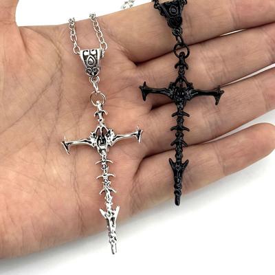 Collana Girocollo Gotica con Teschio e Croce - Ciondolo Retro Scuro per Clavicola per Maglioni
