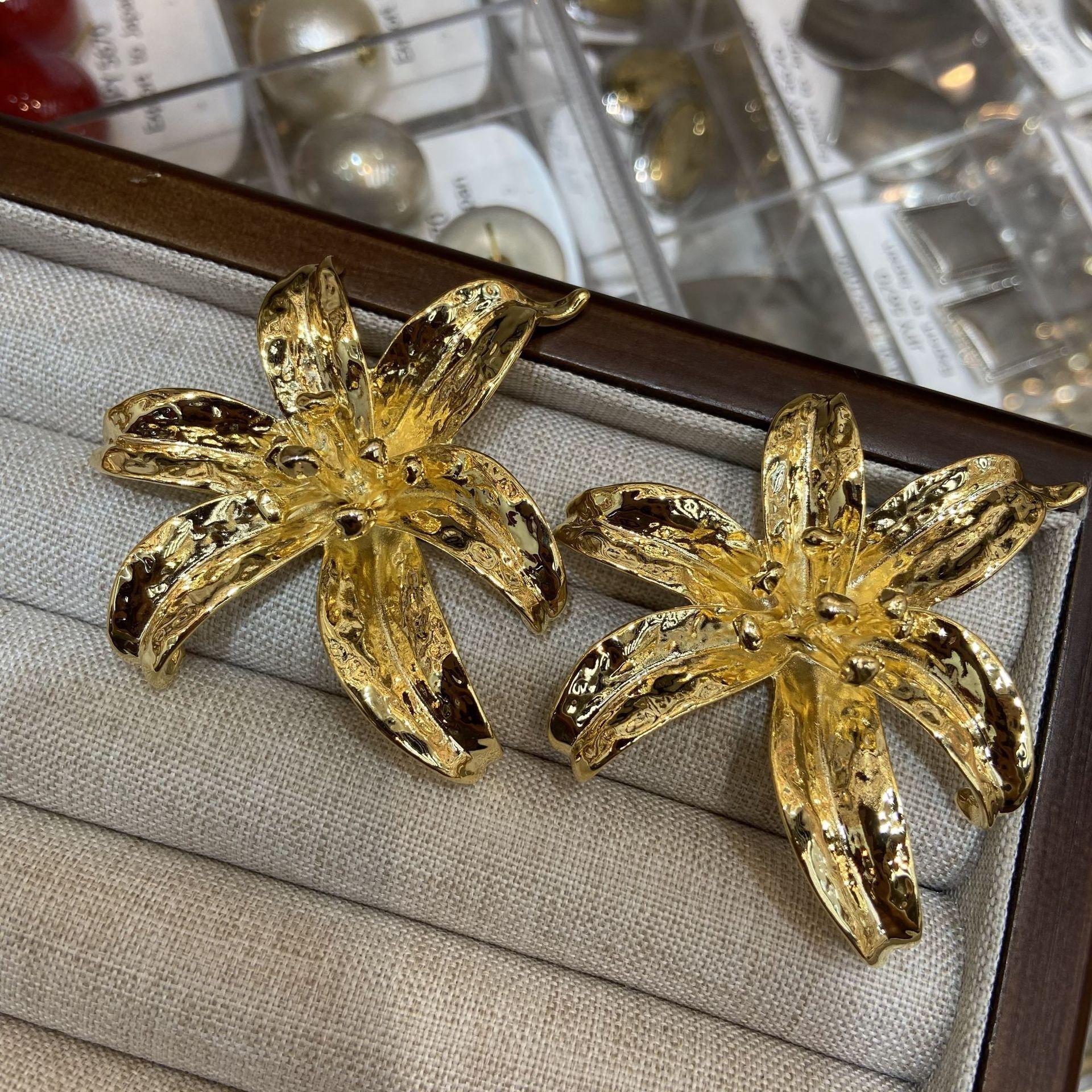 Copper Plated Real Gold Metal Wind Flower Stud Earrings Temperament Earrings Iris Flower Ear Jewelry Temperament Exaggerated