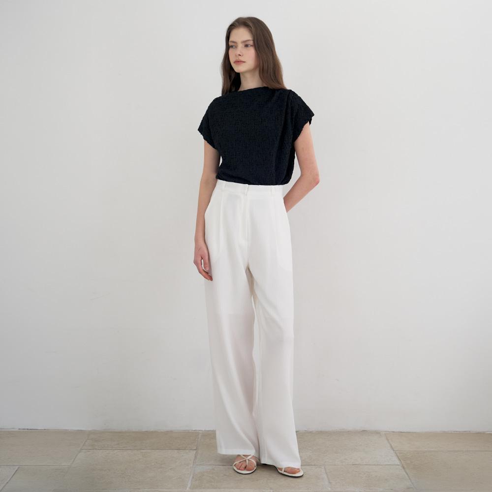 MOMET Wrinkle Single-Pleat Wide Slacks Ivory