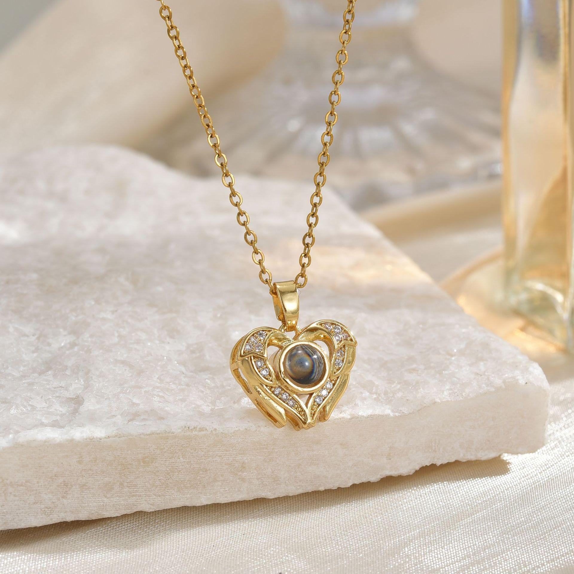 100 Languages Projection Heart Wings Pendant Necklace - Simple and Versatile for Women