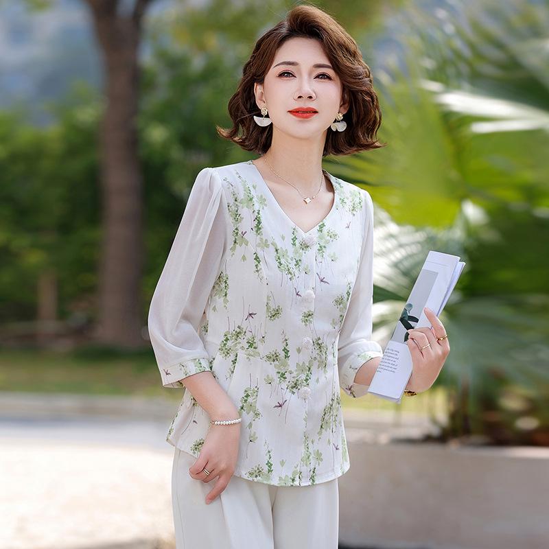 

Elegant Summer Short-Sleeved Top for Middle-Aged Women 5XL (145-160 lbs) зелёный