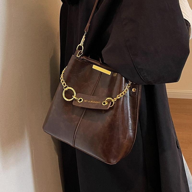 Bucket bag new women's bag summer leather shoulder bag large capacity fashion retro commuter messenger bag