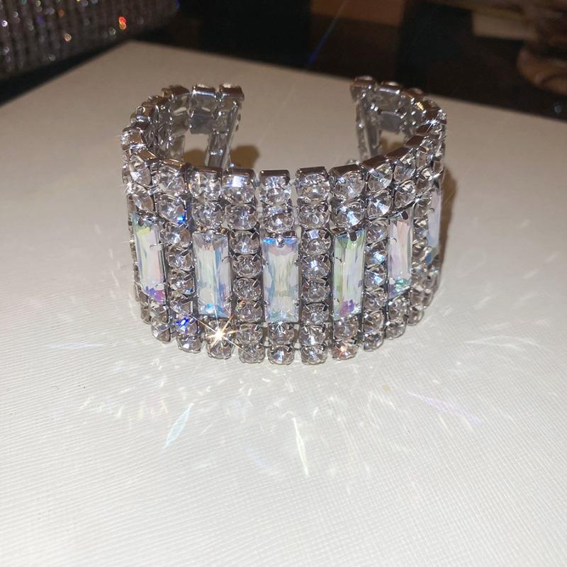 Diamond-encrusted hollow geometric splicing bracelet necklace court style retro niche jewelry set light luxury high-end jewelry