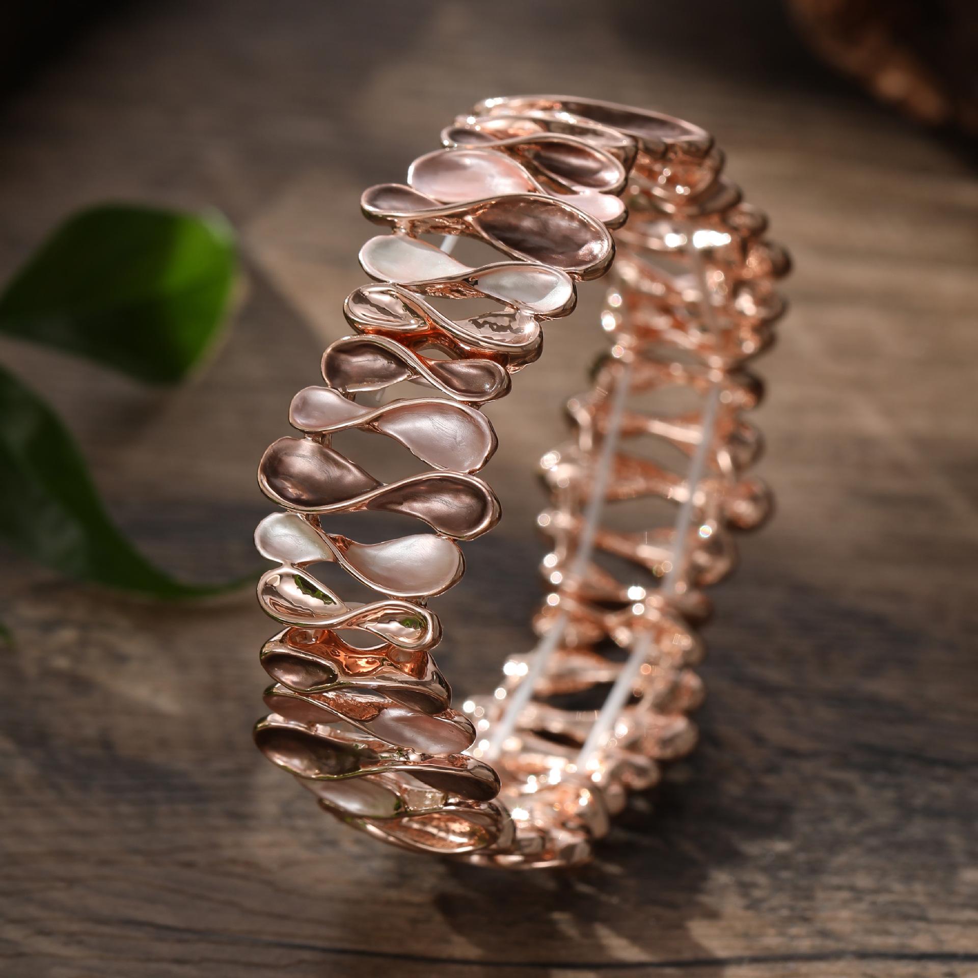 

Цветная живопись маслом, геометрический полый цветок, эластичный браслет, модный и высококлассный женский универсальный браслет