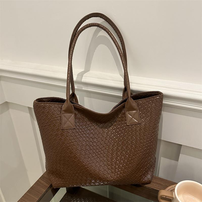 Trendy Shoulder Tote Bag For Women With Unique Design And Versatile Colors Ideal For Commuting