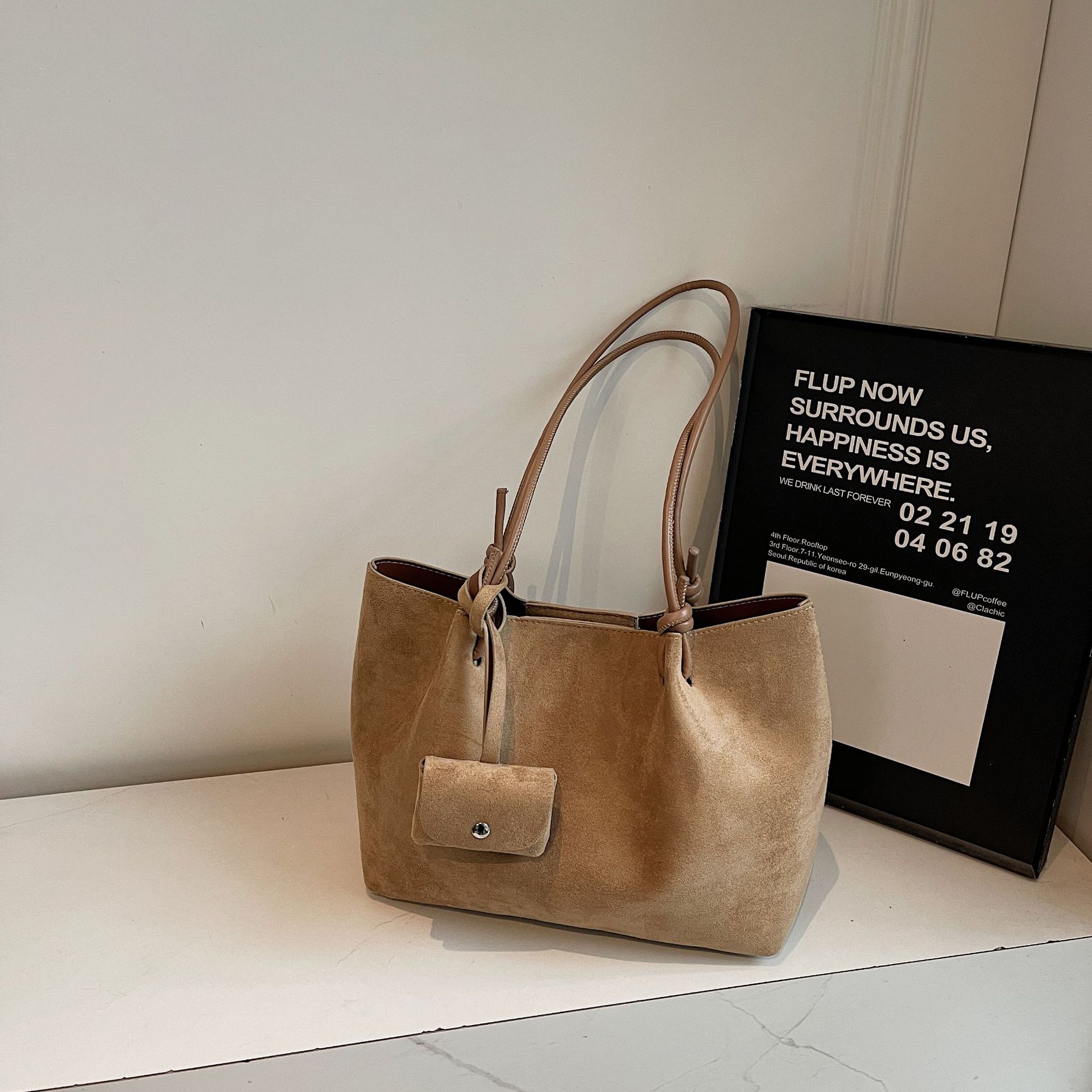 

Женские сумки большой вместимости сумки под мышкой женские новые модные портативные сумки через плечо ретро универсальные сумки-тоут для поездок на работу free small bag. хаки