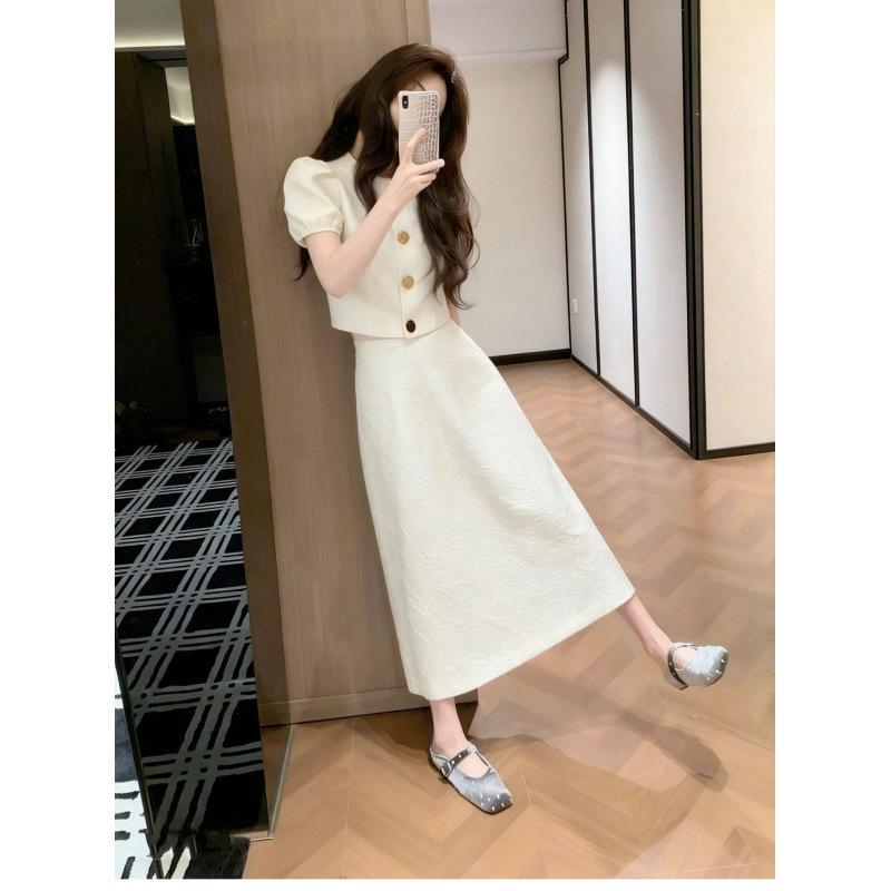 The new light person Kochi wears a complete set of beautiful and good-looking casual short-sleeved two-piece suits for women in early spring
