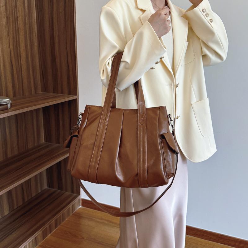 Large Capacity Tote Bag 2025 New Casual Versatile Foreign Style Shoulder Messenger Bag Simple Retro Women's Bag