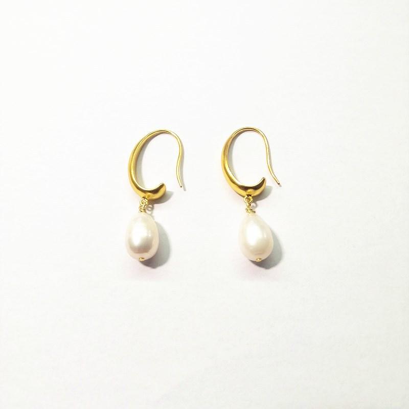 Vintage natural freshwater pearl gold earrings - dangle, stud, and hook styles