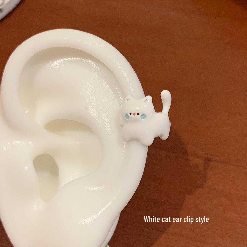 Cartoon Cute Drip Oil Cat Ear Clip: No Piercing Needed, Stylish & Sweet Fashion for Women, Teens, and Girls.