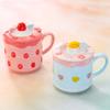 360ml Keramiktasse Cartoon Schöne Erdbeerkuchen Tasse mit Deckel Milch Frühstück Kaffee Wasserbecher Niedliche Geburtstagsgetränkeware Geschenk