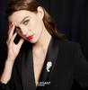 Modische Kristall Muschel Feder Brosche Pins für Damen Weiße Perle Gold Farbe Party Hochzeit Geschenke Kleidung Accessoires