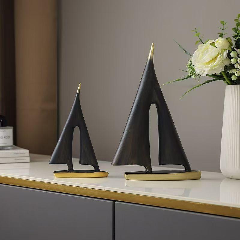 Creativity Smooth Sailing Sailboat Ferry Hollow Out Resin Golden Crafts Ornaments Modern Home Decoration Furnishings