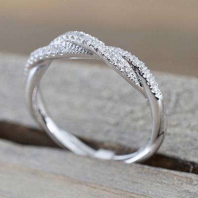 Huitan Schlichtes Design Verlobungsbandringe für Damen Luxus Kristall Zirkonia Antragsring Hohe Qualität Statement Schmuck