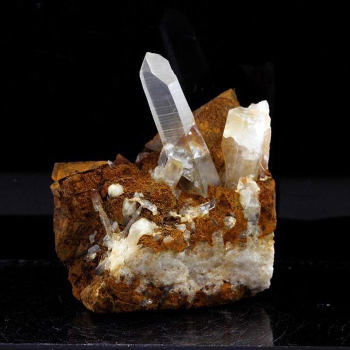 Pierres et Minéraux. Quartz + Siderite. 256.0 ct. Allevard, Isère, France.