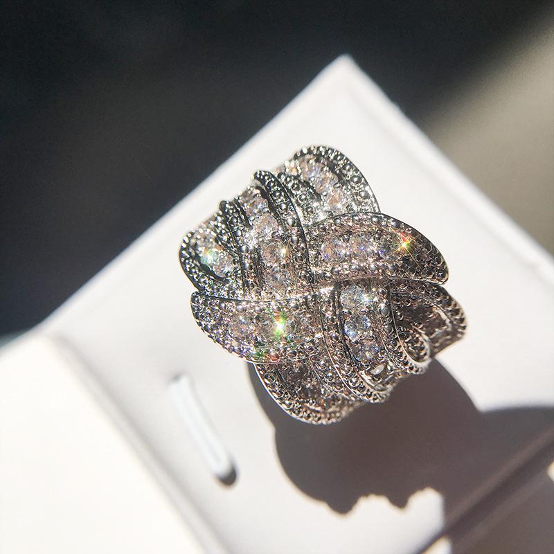 Elegant Zircon Ring with Color-Preserving Finish – Exquisite European and American Style R5624