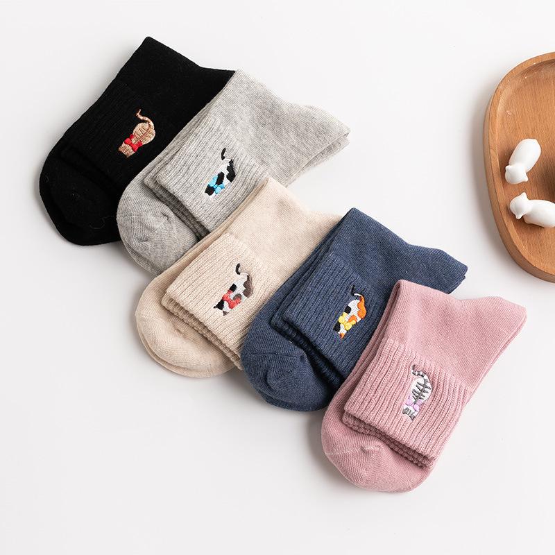 Women's Mid-Calf Socks - Korean and Japanese Style, Cute Embroidery, Odor-Resistant, Solid Color, Perfect for Spring, Autumn, and Winter.