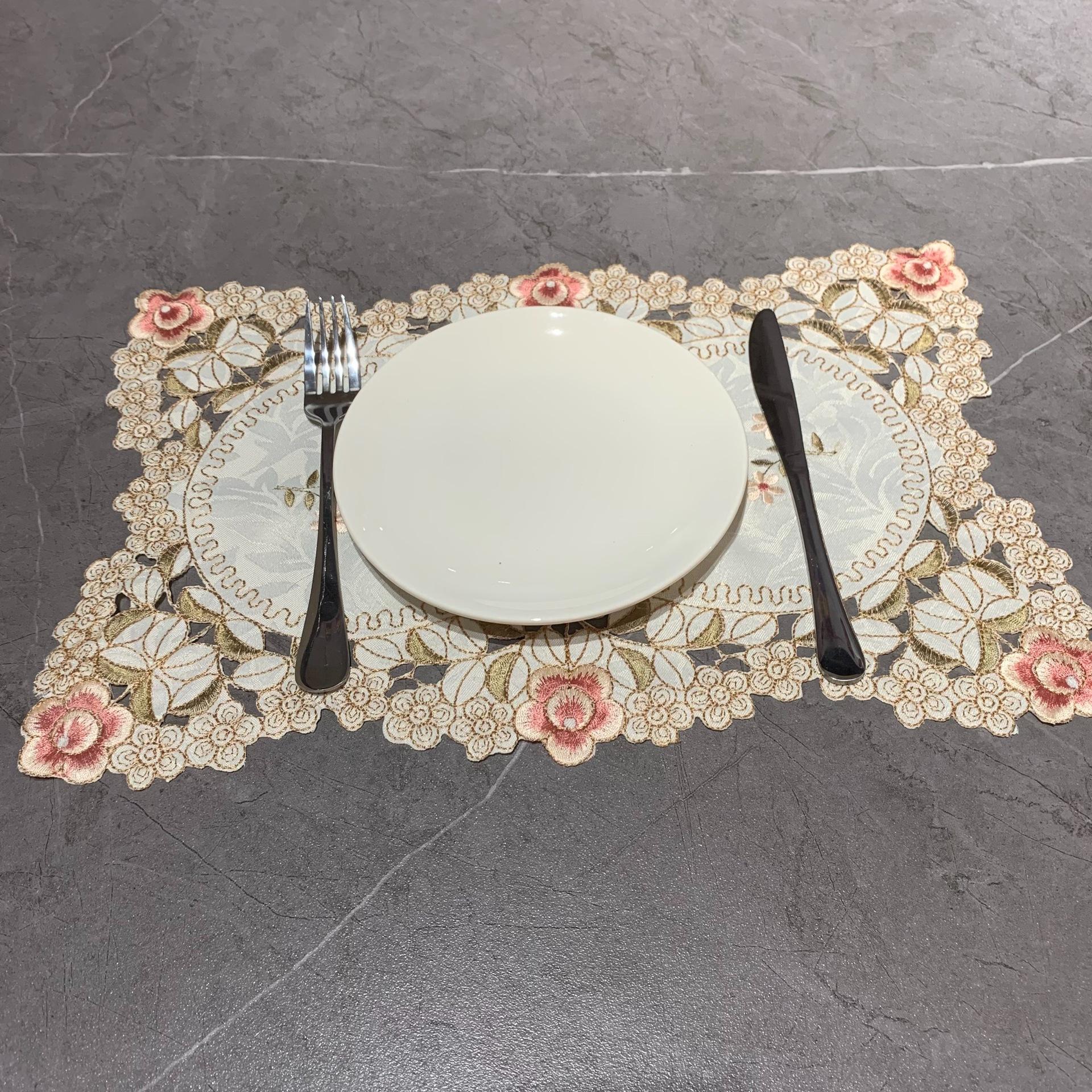 

European embroidery placemat Anti-scalding flower leaf decoration embroidery fabric rectangular plate mat Western food mat 28*43cm рожевий