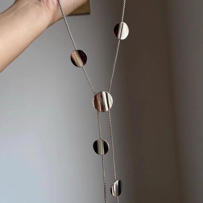 

European and American Long Silver Glossy Disc Tassel Necklace, Light Luxury, Simple and Stylish, Adjustable Sweater Chain Accessory Silver Disc Tassel Necklace