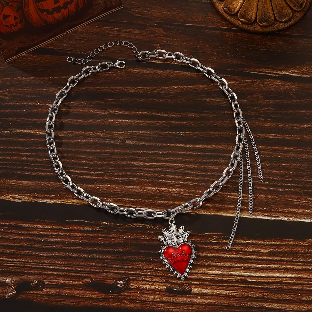 Collana con ciondolo a forma di cuore rosso ins europea e americana, design retrò, collana alta gamma con frange per la clavicola di Halloween
