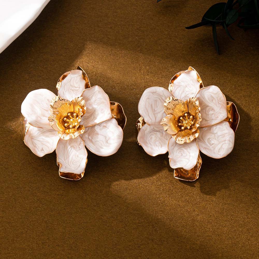 Retro Sweet Design White Dripping Oil Flower Stud Earrings for Women Fashion Double Layered Five Petal Flower Earrings Jewelry