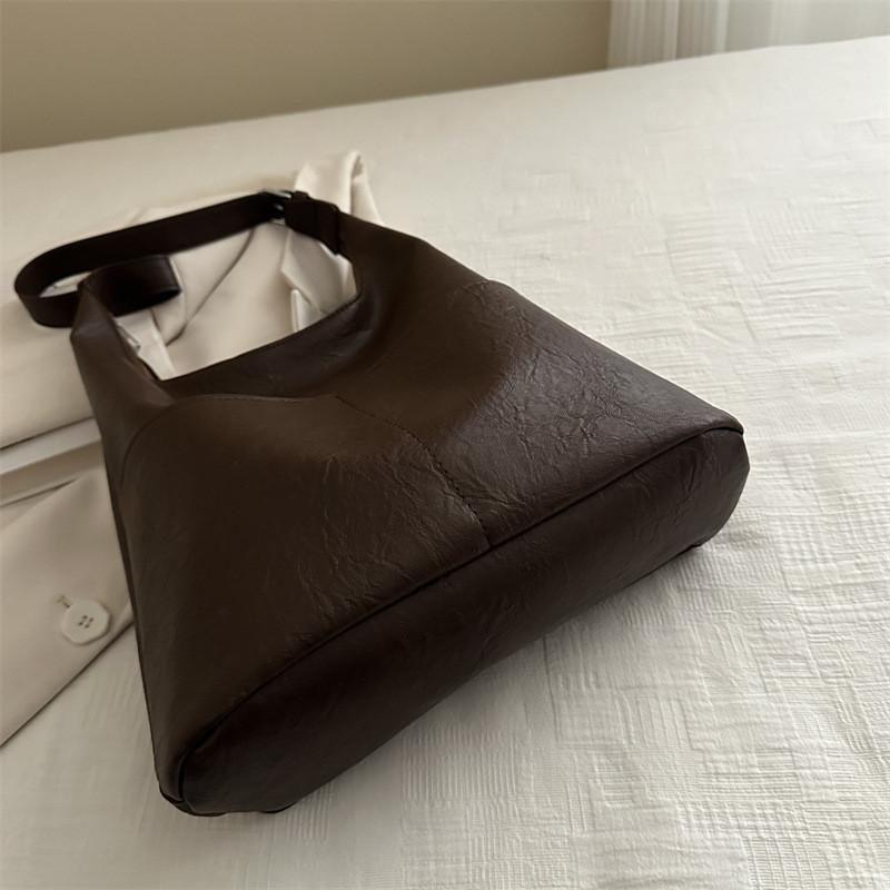 Womens Large Capacity Tote Bag With Zipper Closure And Inner Pouch For Commuting