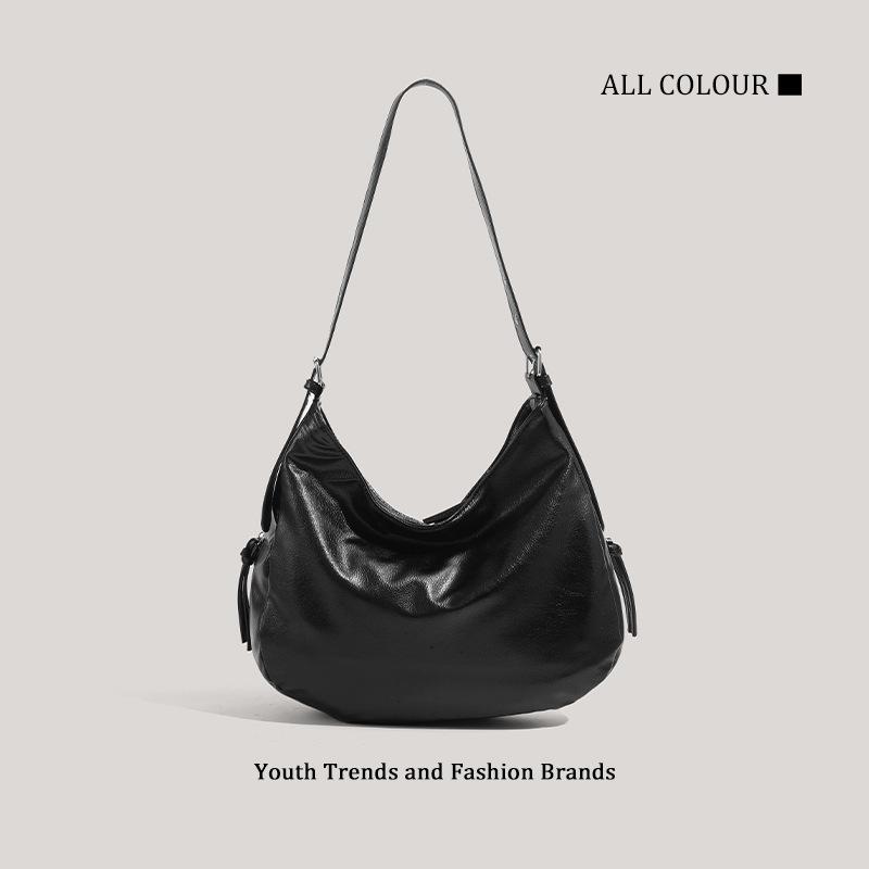 New large-capacity soft leather black multi-pocket locomotive bag women's simple and versatile shoulder messenger bag