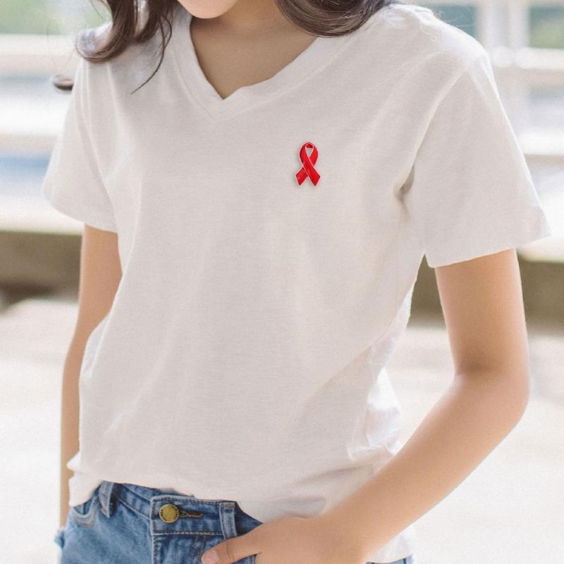 Czerwona Wstążka Broszka Emaliowane Przypinki Biżuteria Świadomość HIV AIDS Nadzieja Przypinka do Klapy Guziki Odznaki Biżuteria Akcesoria Odzieżowe