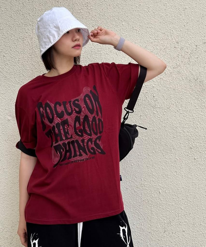 Nasttingijeubeleoldaenmi Geometry Lettering Tee_Burgundy