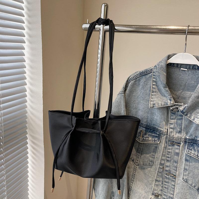 Retro underarm bag women's large-capacity new casual simple and versatile shoulder bag college student class bag