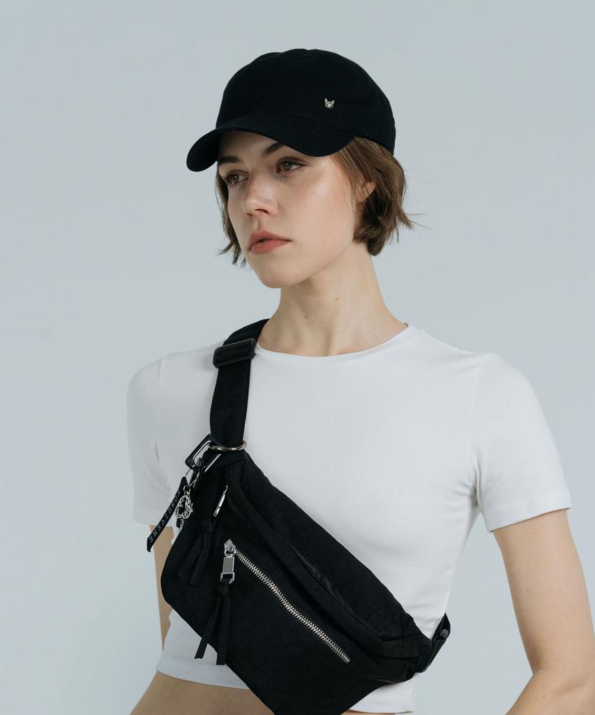 DOLIGRAM Basic Cat Rivet Washed Cap Black