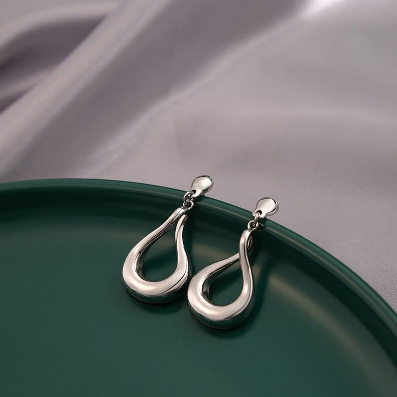 European-American Geometric Metal Earrings: 3D Tulip Heart Pendant Cuffs