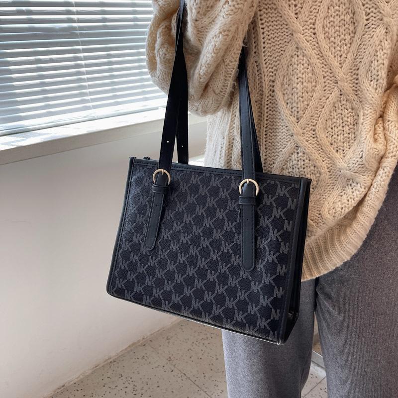 Large capacity bag women 2025 new fashion shoulder armpit bag commuter tote bag women