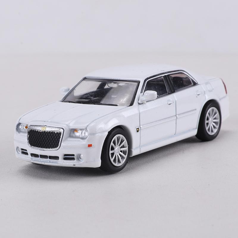 

DCT 1:64 Chrysler 300C SRT8 Литий сплав Модель автомобіля-симулятора Іграшка білий