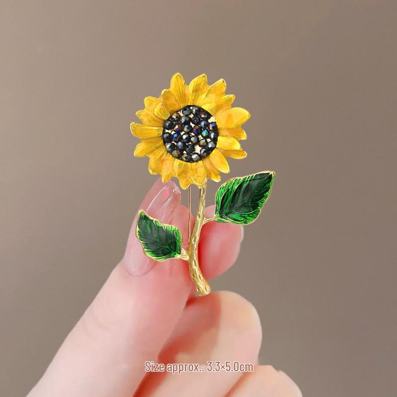 2024 Women's High-Grade Anti-Exposure Brooch: Stylish, Niche Design Clothes Pin.