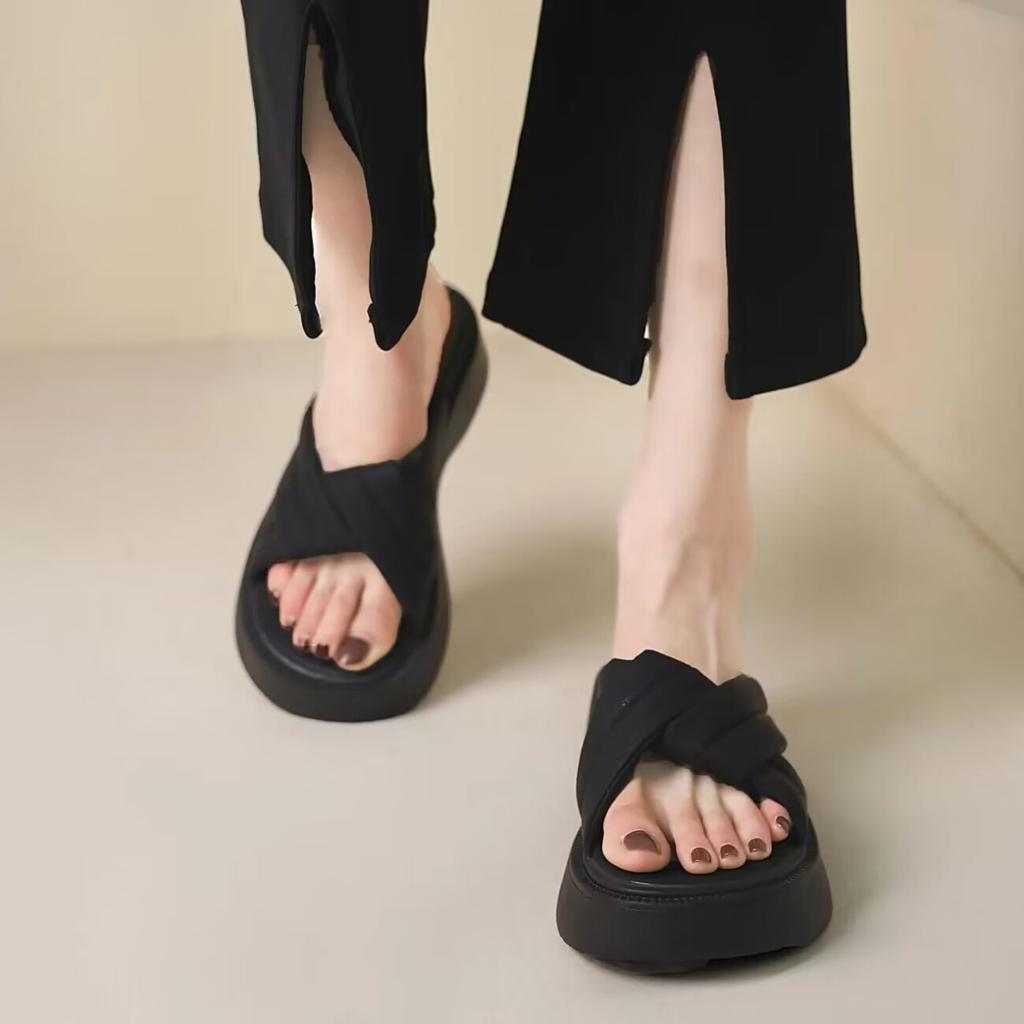 Foreign trade large size fashion outer wear one-word drag women in the summer of 2025 new thick-bottomed casual solid color sandals
