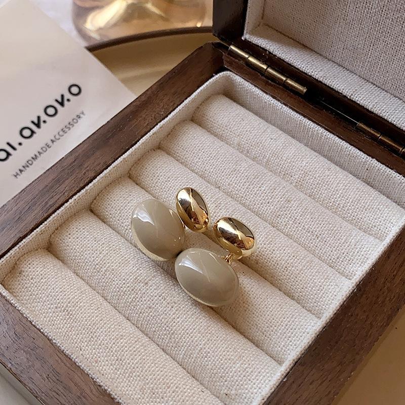 Maillard coffee color oval earrings niche simple versatile stud earrings fashion temperament high sense earrings women