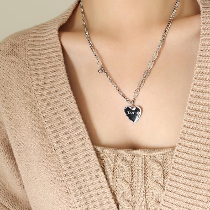 Chic Minimalist Women's Peach Heart Pendant Necklace: European & American Style, Sexy Layered Design with Drip Oil & Steel Beads
