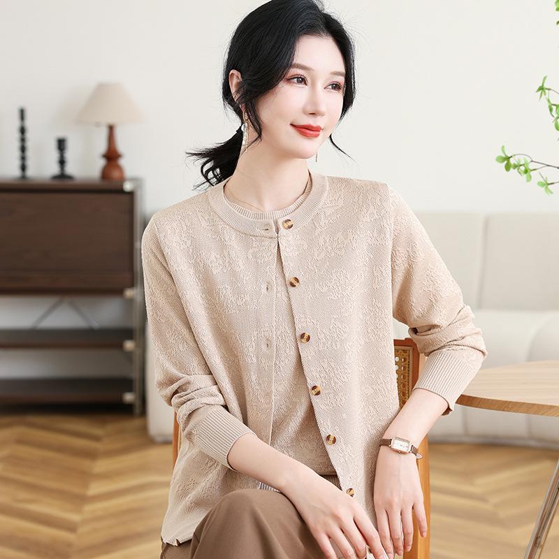 

Mom s Spring Cardigan & Knit Set: Fashionable Short-Sleeve & Long-Sleeve Tops for Middle-Aged and Elderly Women. 4XL (135-150 jin) бежевый