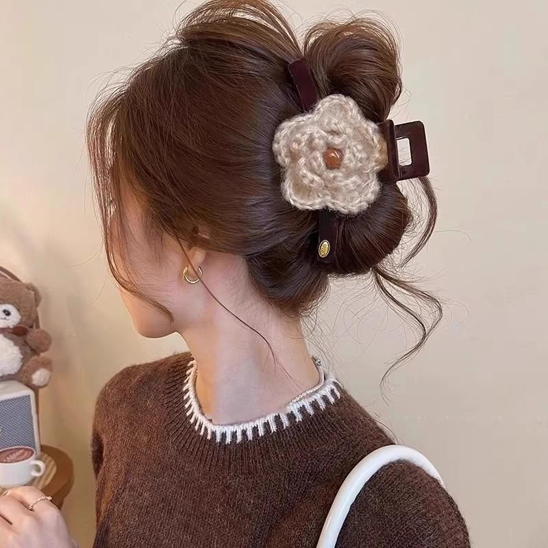 2025 Elegant Wool Flower Claw Clip - Large Winter Hair Accessory