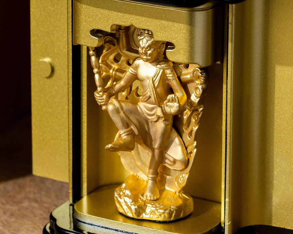 Buddhistische Statue von Ususama in einem Schrein Makita Shuun Originalmodell der Schutzgottheit des Takaoka Bronze Myo-o (vergoldet/24k Gold) Bildhauer
