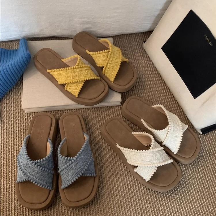 Thick-bottomed woven fringed cross-strapped slippers for women's summer wear 2025 new vacation bohemian cool slippers for women