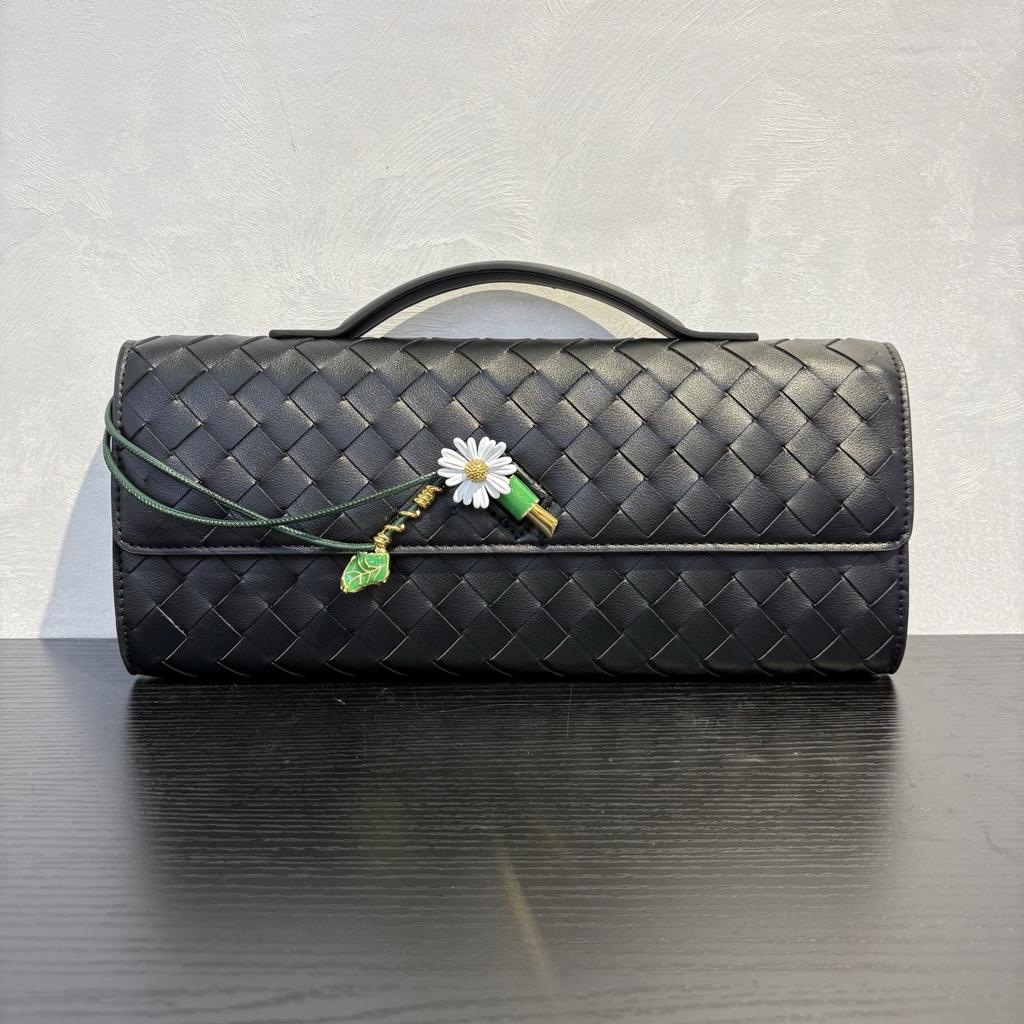 Cross-border new handwoven bag, daisy high-end lock, baguette bag, hand-held dinner bag, portable messenger women's bag