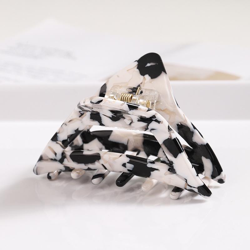 Korean-Style Trendy Hair Accessories: Simple Triangular Acetate Claw Clip for Women