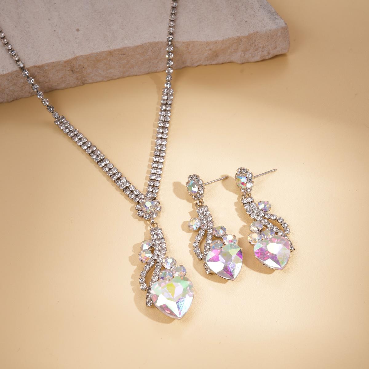 Two-piece set European and American retro diamond-encrusted flower love pendant sweater chain niche light luxury necklace