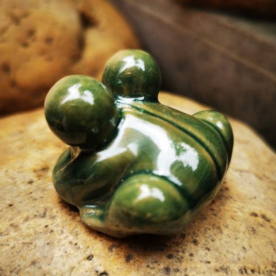 Ceramic Big Eyes Frog Figurine Realistic Green Frog Statue Indoor Outdoor Garden River Pond Lake Fish Tanks Animal Decoration