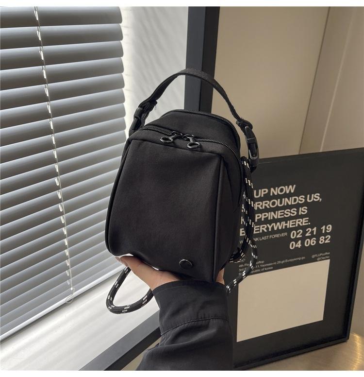 Сумка через плечо женская универсальная однотонная простая модная сумка-ракушка 2024 года — фото 6