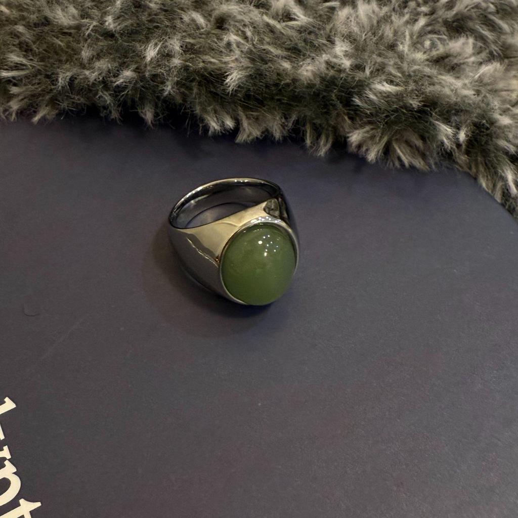 Titanium Steel Oval Agate Stone Gold Ring - Women's Niche Fashion Accessory