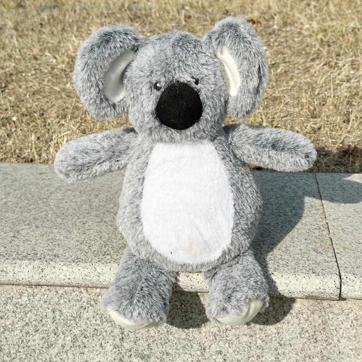 

Домашние собаки пищат, пищат, игрушки-плюшевые бегемоты, плюшевые мишки, обезьяны сопровождают всех видов собак, больших, средних, маленьких S