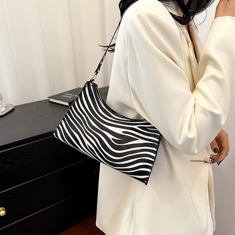 Women's Underarm Bags Autumn and Wibnter Trendy Shoulder Bag Cute Simple Handbags and Purses Female Travel Small Totes